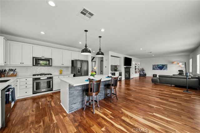 28502 Agajanian, Saugus, CA 91390