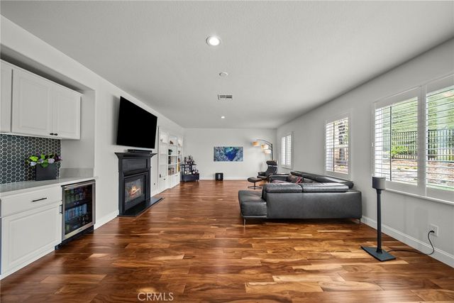 28502 Agajanian, Saugus, CA 91390
