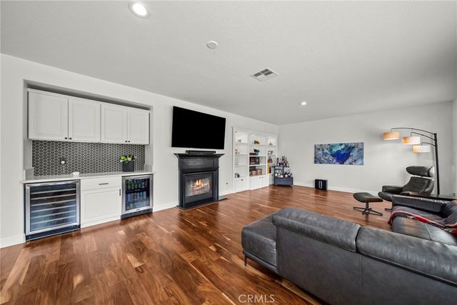 28502 Agajanian, Saugus, CA 91390