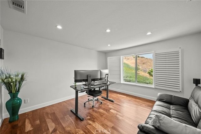 28502 Agajanian, Saugus, CA 91390