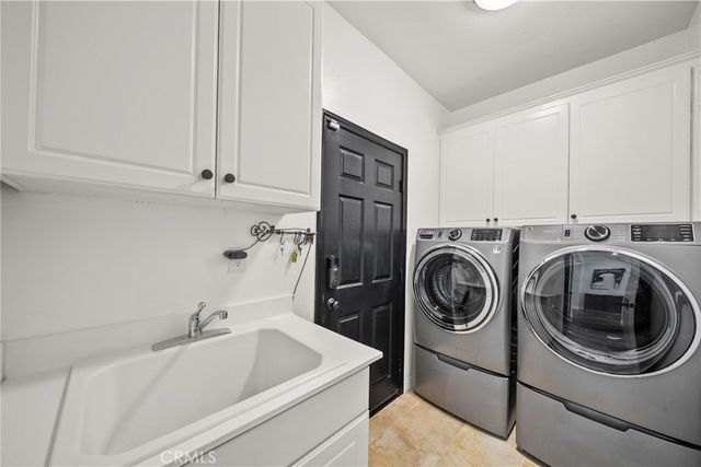 28502 Agajanian, Saugus, CA 91390