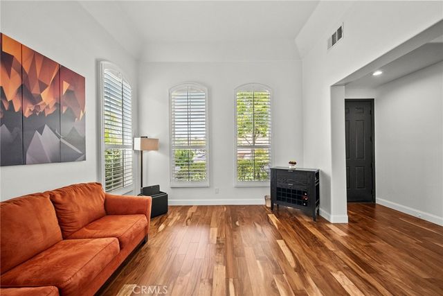 28502 Agajanian, Saugus, CA 91390