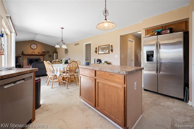 58767 Hunters Court, South Lyon, MI 48178