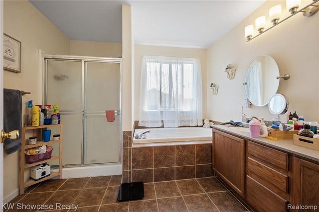 58767 Hunters Court, South Lyon, MI 48178