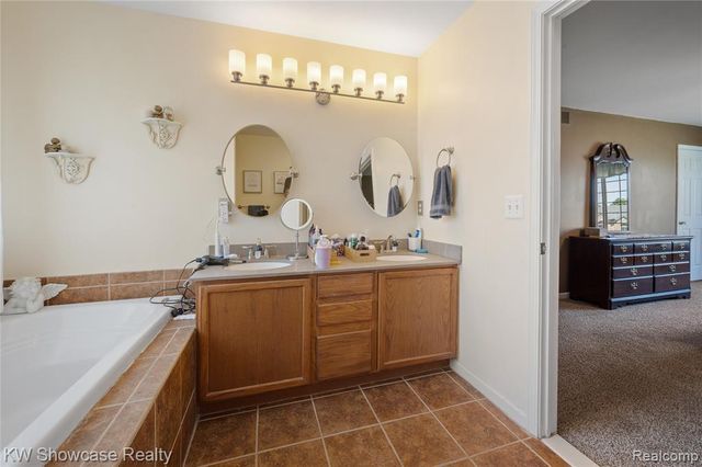 58767 Hunters Court, South Lyon, MI 48178