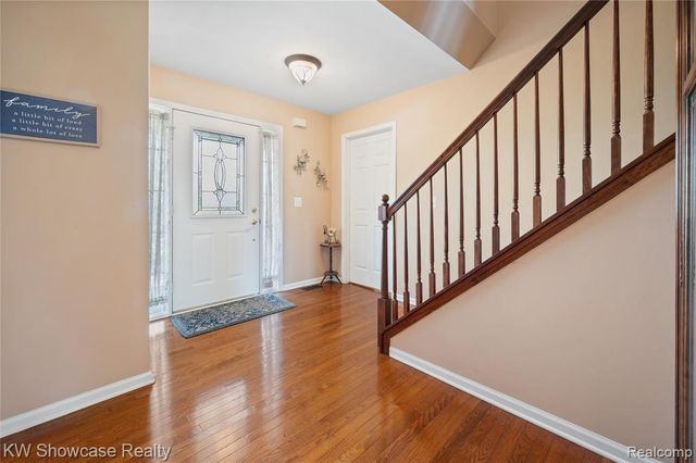 58767 Hunters Court, South Lyon, MI 48178