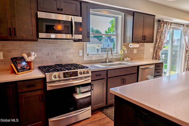 2069 Amsterdam Avenue, Rotterdam, NY 12303