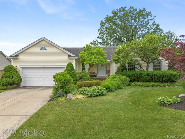 34721 Pembroke Avenue, Livonia, MI 48152