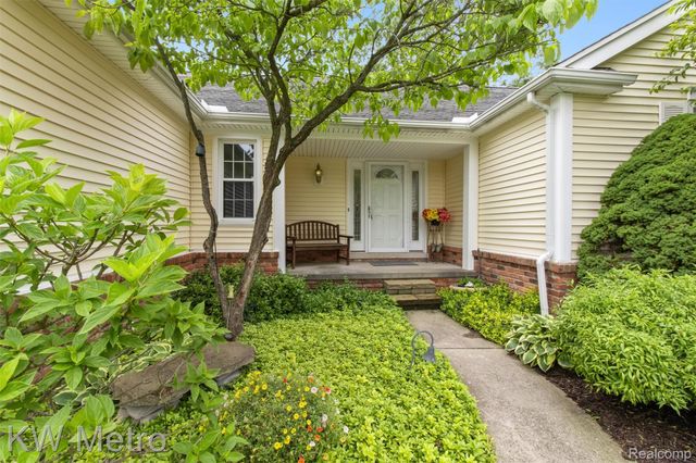 34721 Pembroke Avenue, Livonia, MI 48152