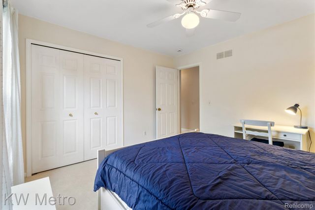 34721 Pembroke Avenue, Livonia, MI 48152
