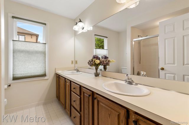 34721 Pembroke Avenue, Livonia, MI 48152