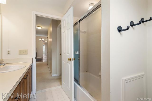 34721 Pembroke Avenue, Livonia, MI 48152