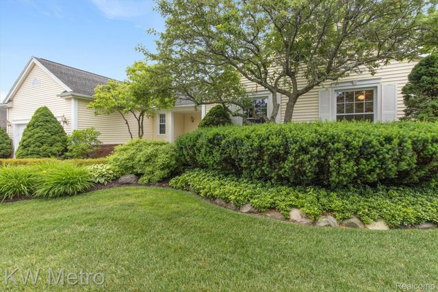 34721 Pembroke Avenue, Livonia, MI 48152