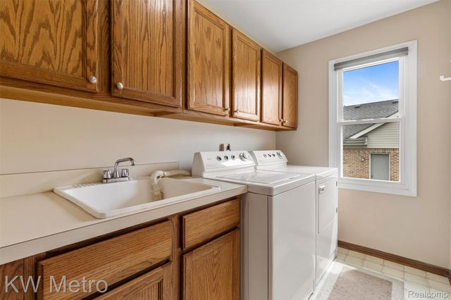 34721 Pembroke Avenue, Livonia, MI 48152