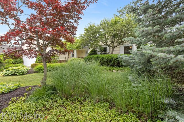 34721 Pembroke Avenue, Livonia, MI 48152