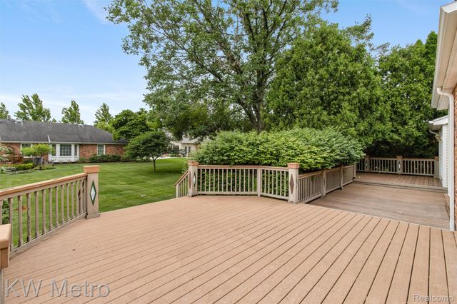 34721 Pembroke Avenue, Livonia, MI 48152