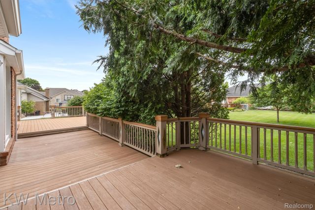 34721 Pembroke Avenue, Livonia, MI 48152