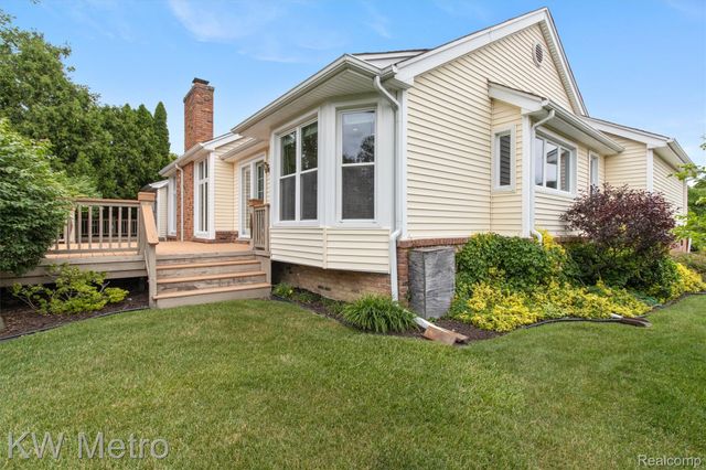 34721 Pembroke Avenue, Livonia, MI 48152