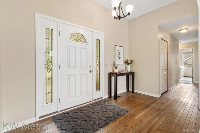 34721 Pembroke Avenue, Livonia, MI 48152