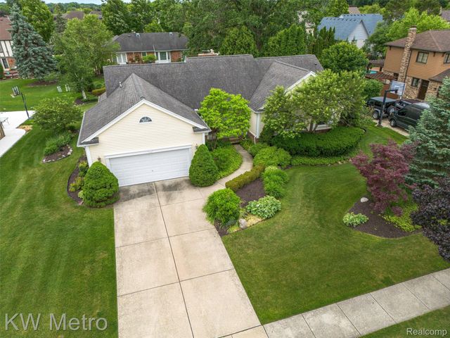 34721 Pembroke Avenue, Livonia, MI 48152