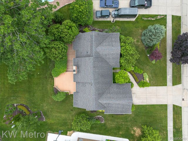 34721 Pembroke Avenue, Livonia, MI 48152