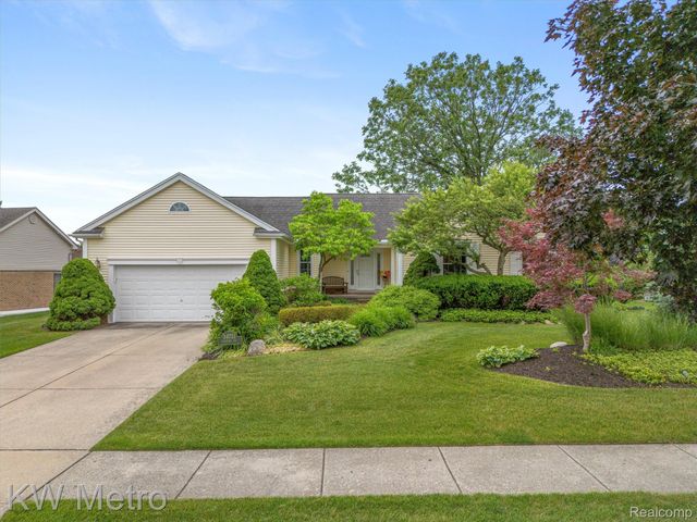34721 Pembroke Avenue, Livonia, MI 48152