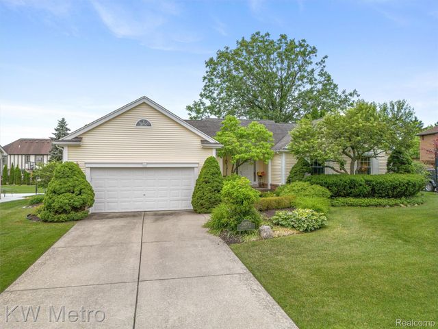 34721 Pembroke Avenue, Livonia, MI 48152
