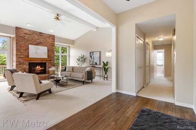 34721 Pembroke Avenue, Livonia, MI 48152
