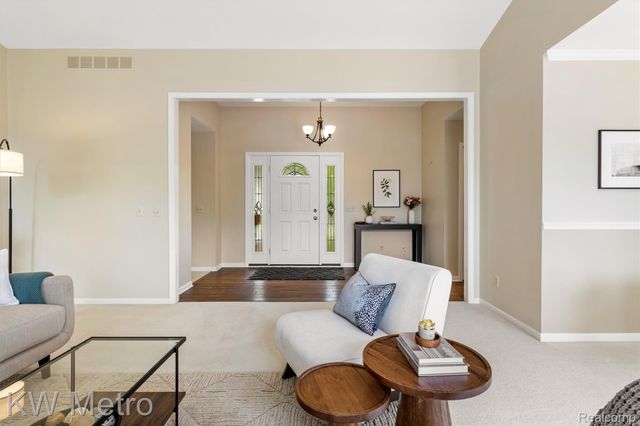 34721 Pembroke Avenue, Livonia, MI 48152