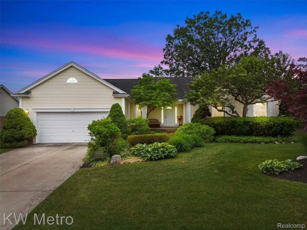 34721 Pembroke Avenue, Livonia, MI 48152