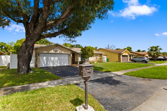 3750 NW 73rd Avenue, Lauderhill, FL 33319