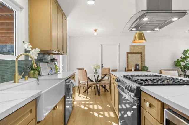 463 Parkbrook St, Spring Valley, CA 91977