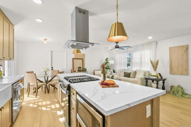 463 Parkbrook St, Spring Valley, CA 91977