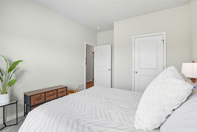 812 Juneberry Drive, Palo, IA 52324