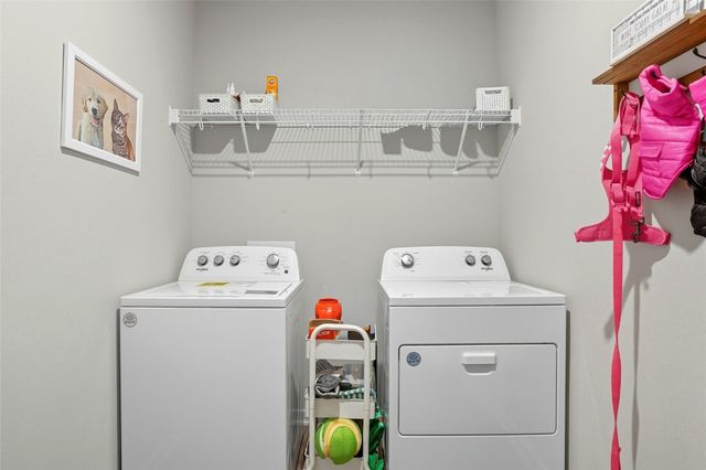 812 Juneberry Drive, Palo, IA 52324