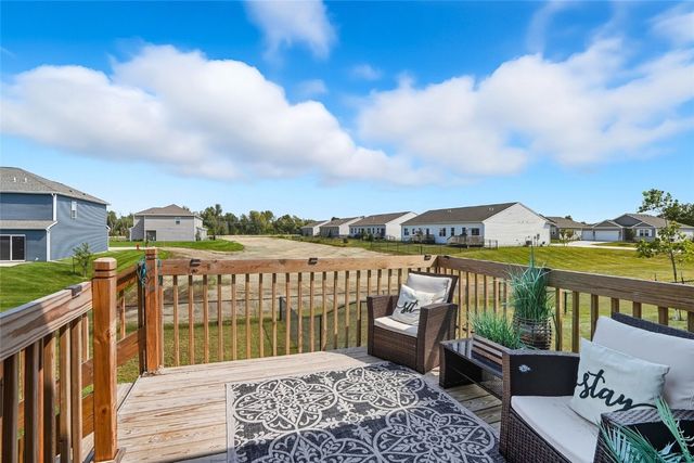 812 Juneberry Drive, Palo, IA 52324