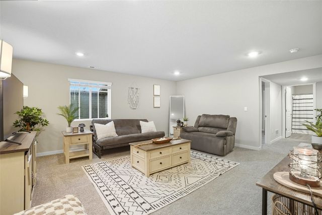 812 Juneberry Drive, Palo, IA 52324