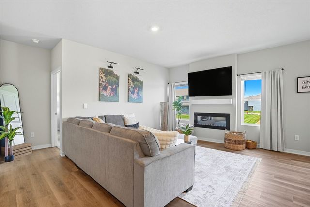 812 Juneberry Drive, Palo, IA 52324