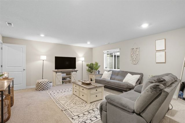 812 Juneberry Drive, Palo, IA 52324