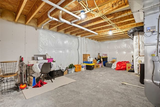 812 Juneberry Drive, Palo, IA 52324