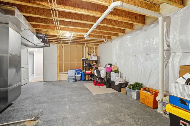 812 Juneberry Drive, Palo, IA 52324