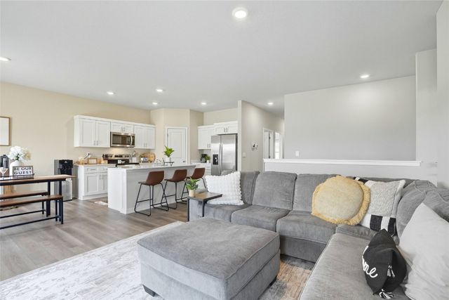 812 Juneberry Drive, Palo, IA 52324