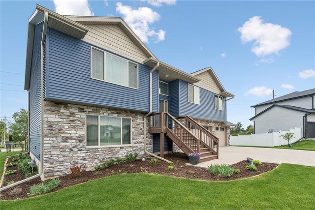 905 Carl Court, Solon, IA 52333