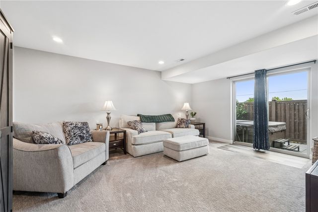 905 Carl Court, Solon, IA 52333