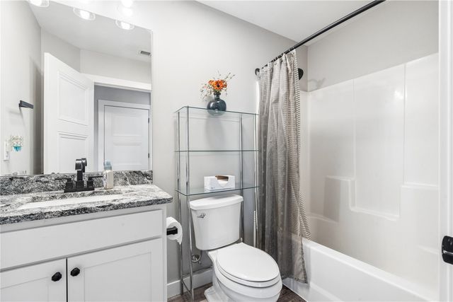 905 Carl Court, Solon, IA 52333