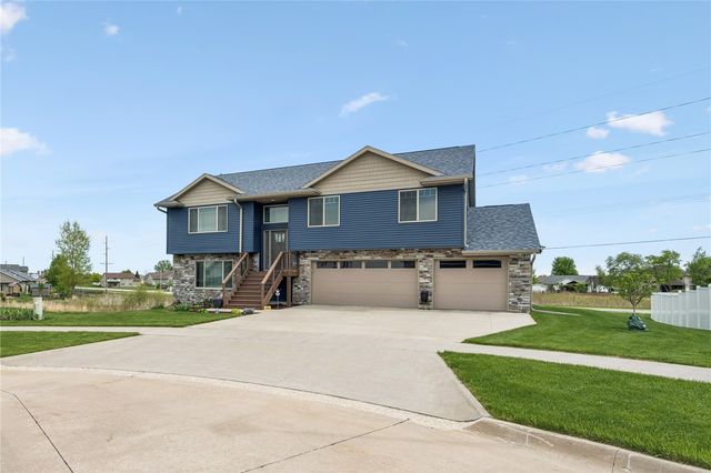 905 Carl Court, Solon, IA 52333