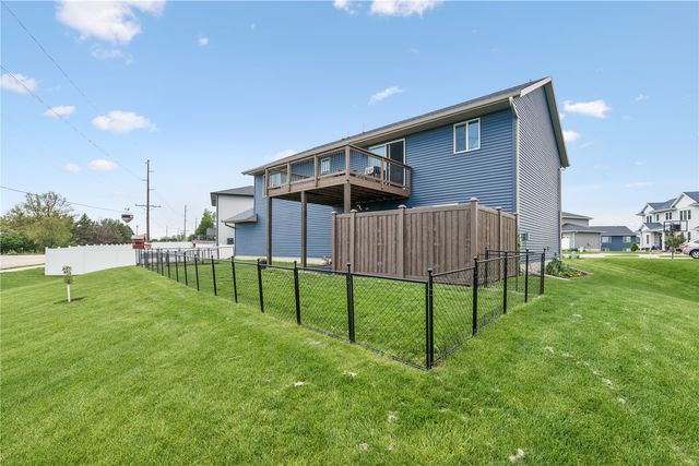 905 Carl Court, Solon, IA 52333
