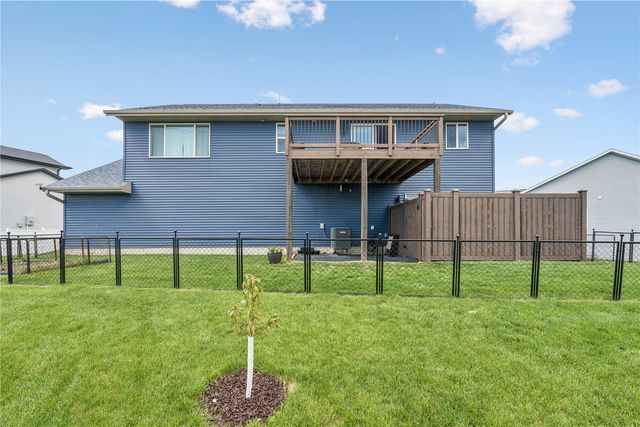 905 Carl Court, Solon, IA 52333