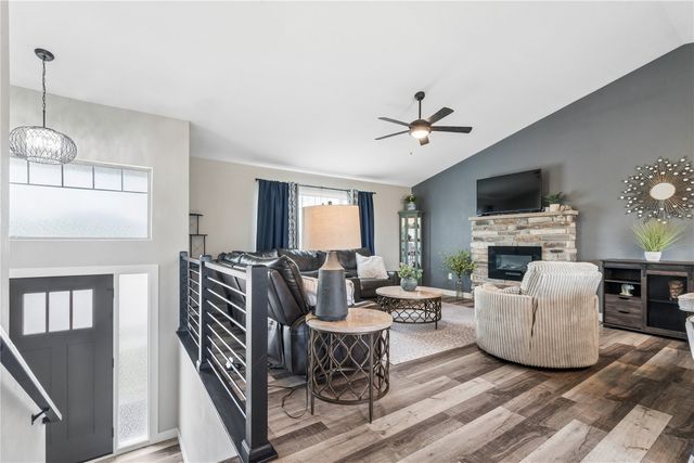 905 Carl Court, Solon, IA 52333