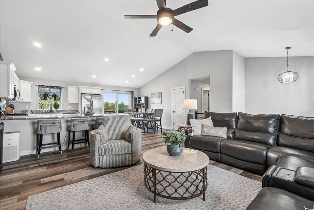 905 Carl Court, Solon, IA 52333